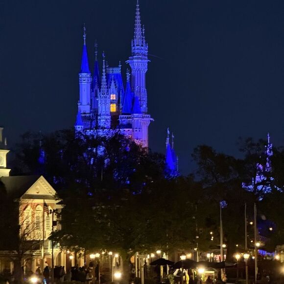 Mickey’s Very Merry Christmas Party 2024 Gingerbread House Ornament MVMCP NEW - Picture 7 of 8